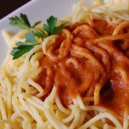 Massa ao Molho Sugo.