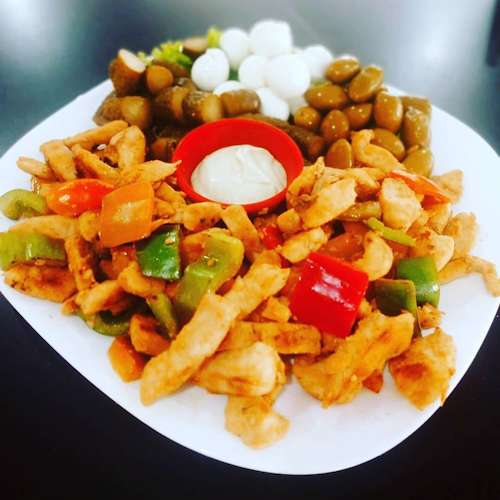 Filé de frango, Ovo, Pepino e Azeitonas