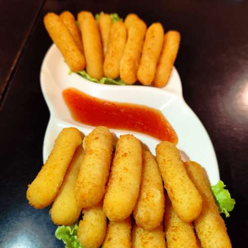 Palitos de queijo empanado