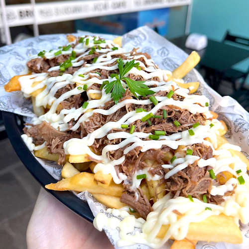 Batata frita, bancon, cheddar cremoso e cebolete