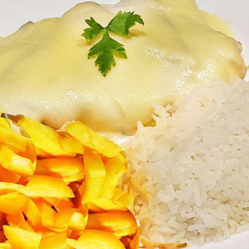 A Parmegiana Molho Branco executivo