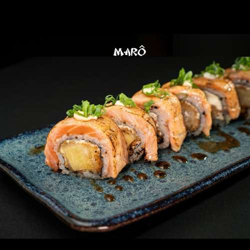 Uramaki Abacaxi com Capa Salmão  | 8 unidades