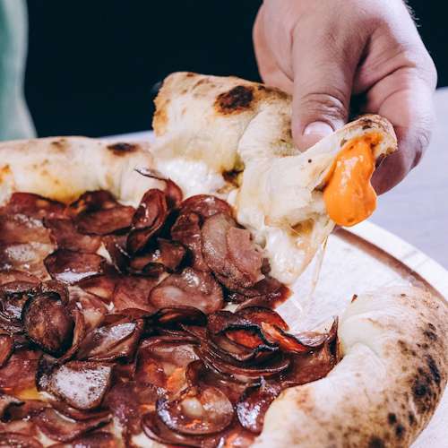 Pizza grande + pizza broto doce R$ 98,90