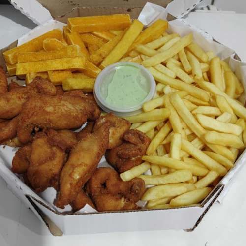 Iscas de frango + polenta + batata