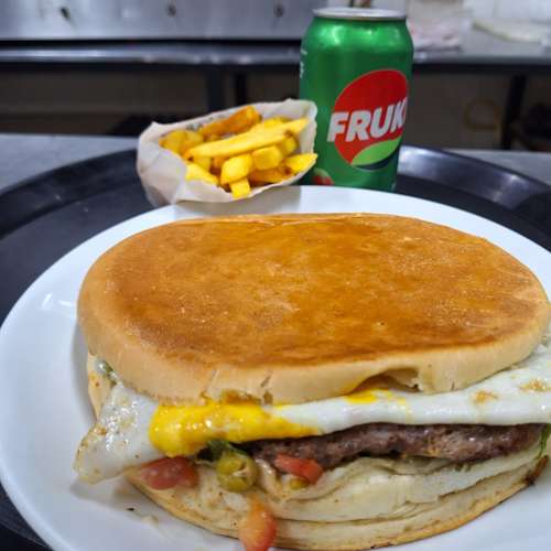 Combo 1 Xis + Fritas P + Refri guarana Lata